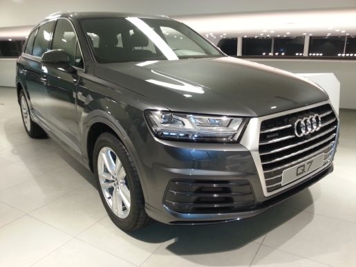 Audi Q7 1