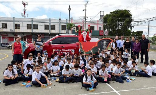 Nissan NP300 Frontier Navidad 3